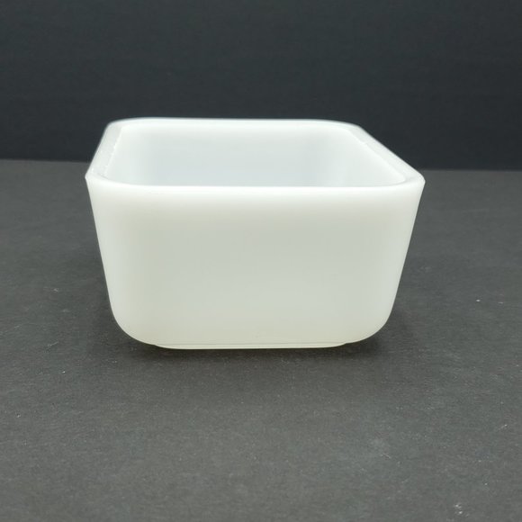 Glasbake White Milk Glass Gold Snowflakes Refrigerator Dish 1 Pint J-258-9 1Pt - Picture 3 of 8
